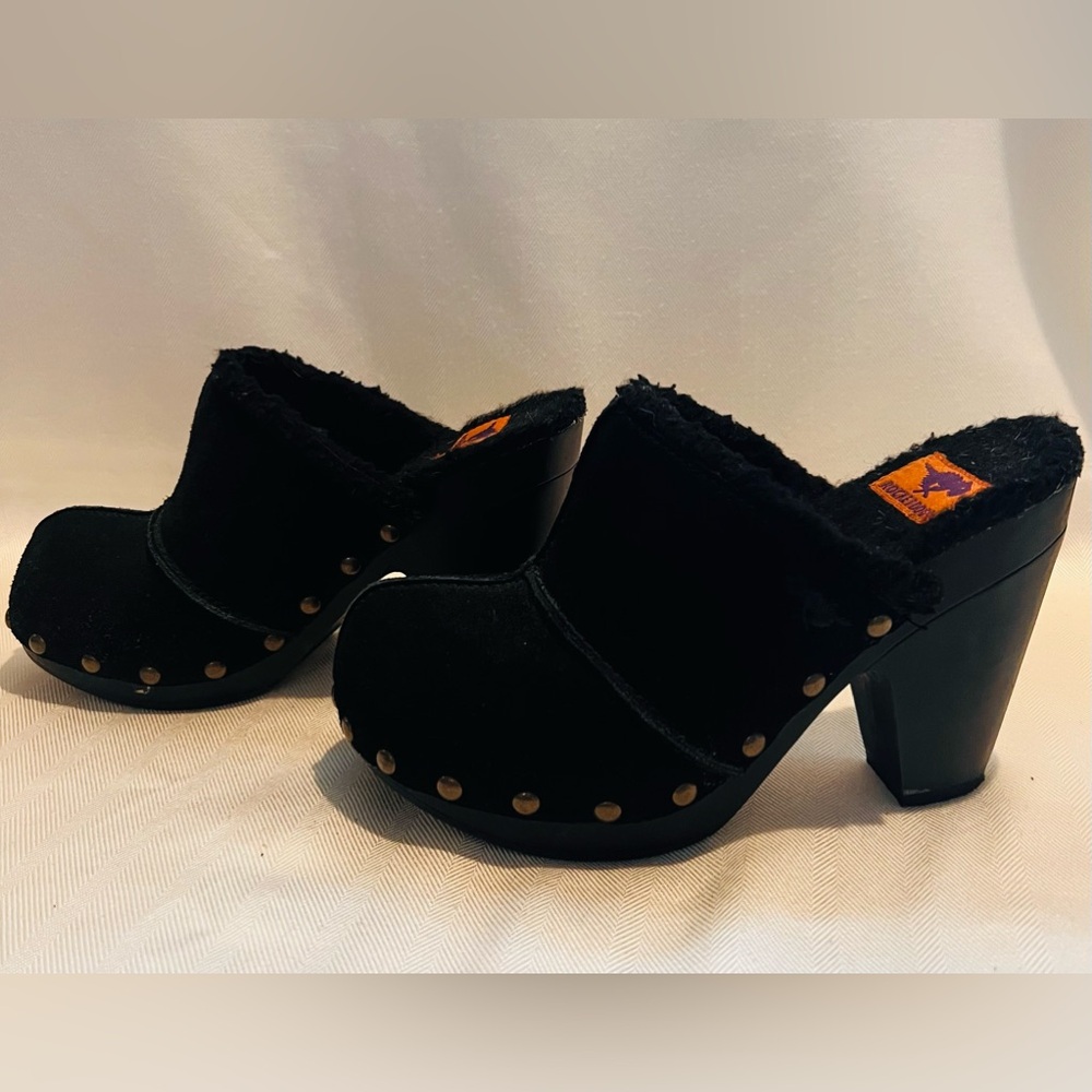Black Clogs Size 8 Rocketdog  With Faux Fur & Detailed
Stitching - Size 8